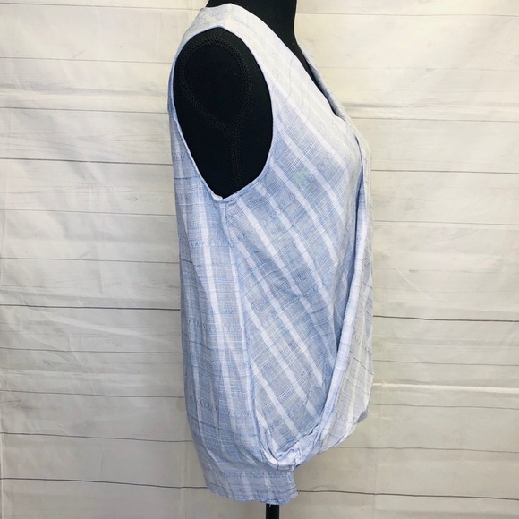 New! Francesca’s Chambray Sleeveless Blouse - Picture 4 of 7